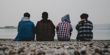 SONDAJ IRES | Tinerii au încredere în universități și NATO