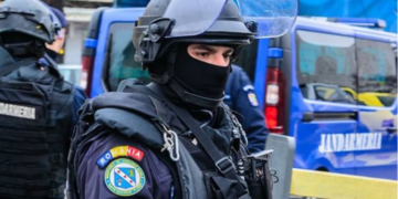 USR acuză PNL că pregăteşte unităţi speciale de filare a populaţiei