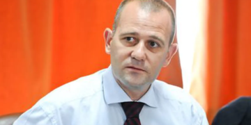 EXCLUSIV | Gen. Dumitru Dumbravă a făcut afaceri cu materiale sanitare în pandemie, exact ca denunțătorul său