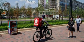 Despre oameni din alte educații