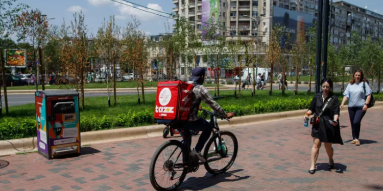 Despre oameni din alte educații