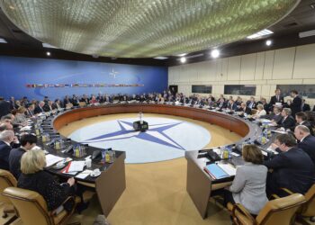 NATO este în discuţii pentru a desfăşura mai multe arme nucleare