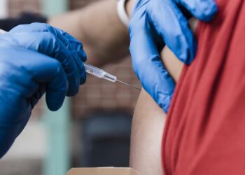 Fermele de blănuri fac din Finlanda prima țară care începe vaccinarea la om împotriva gripei aviare