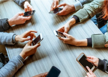 Social media – puntea dintre extremism și mințile tinere