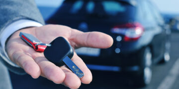 Cum să alegi cel mai bun furnizor de rent-a-car la Aeroportul Otopeni: sfaturile unui dealer auto cu peste 30 de ani în domeniu