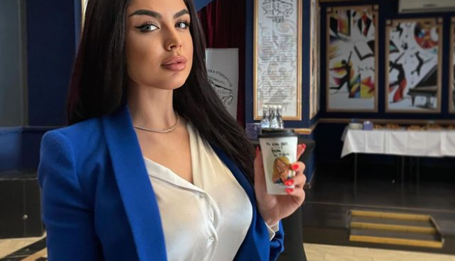 Încă o angajată a DNSC își ascunde urmele digitale, la fel ca fosta vedetă Playboy Mihaela Curcă