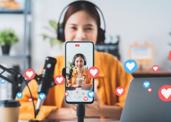 Mâna invizibilă a influenței pe rețele sociale: necesitatea reglementării în era digitală | OPINIE