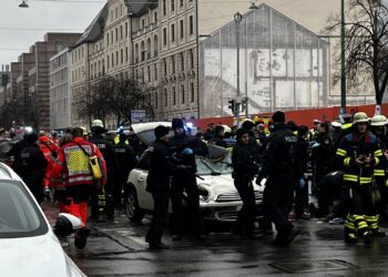 Posibil atentat terorist la Munchen/ O mașina a intrat într-un grup de oameni, în zona gării