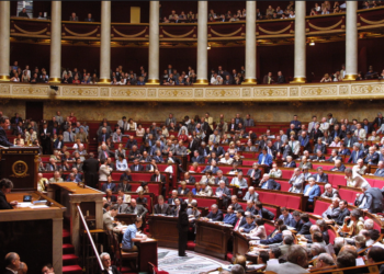 FRANȚA | Guvernul și-a asumat răspunderea în Parlament de două ori în câteva zile / Opoziția a depus moțiune de cenzură