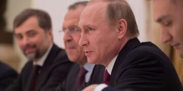 Trump îl atacă violent pe Zelenski / Putin, schimbare radicală de discurs: este dispus să negocieze cu regimul de la Kiev