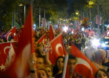 Erdoğan este pe cale să-și transforme rivalul în martir. Turcii au ieșit în stradă pentru primarul din Istanbul