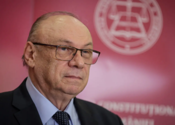 Bombă cu ceas pe masa CNSAS! „Dosarul de Securitate al președintelui CCR, Marian Enache, este la DGIA, serviciul secret al Armatei”. Paralela cu cazul Traian Băsescu „Petrov”