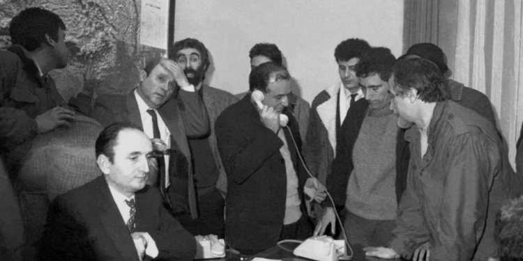 SERIAL | INFLUENȚA RUSĂ ÎN ROMÂNIA. Este implicarea URSS în Revoluția din ’89 o ipoteză suficient dovedită? Polemica Pițu – Hodor/ Ursu/ Thomasson (ep. 4)