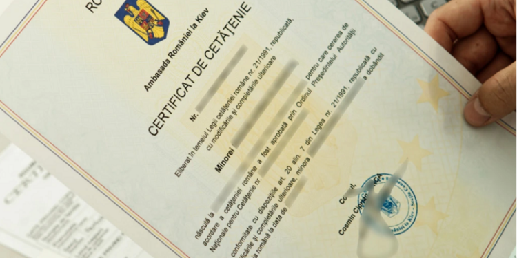 Doi moldoveni au fost condamnați pentru că le-au facilitat ilegal unor ruși obținerea cetățenia române