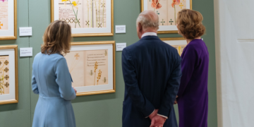 Regele Charles al III-lea a vizitat expoziția „Maria a României. Regina artistă“