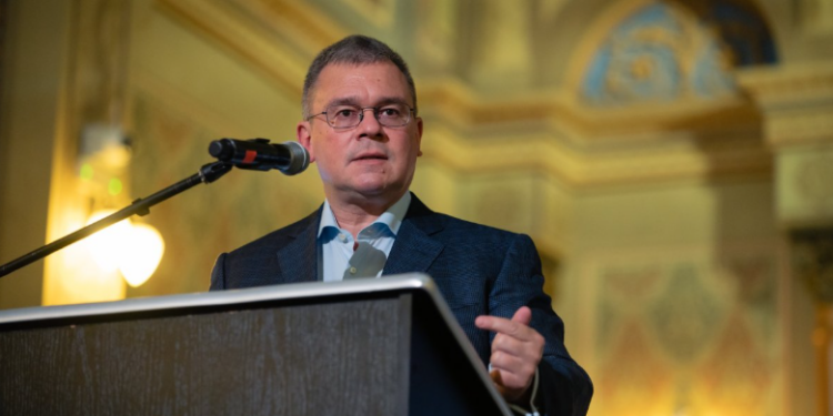 Mihai Răzvan Ungureanu, vehiculat ambasador în Marea Britanie, este adeptul mutării centrului de greutate al NATO spre est