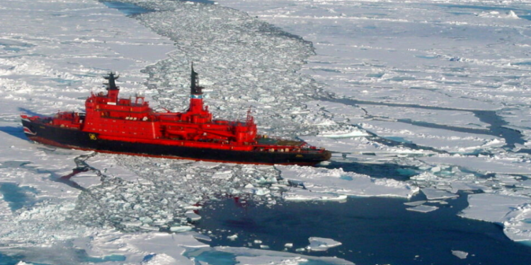Bătălia marilor puteri pe controlul Arcticii poate influența în mod direct România. Presiunea Rusiei la Marea Neagră poate scădea