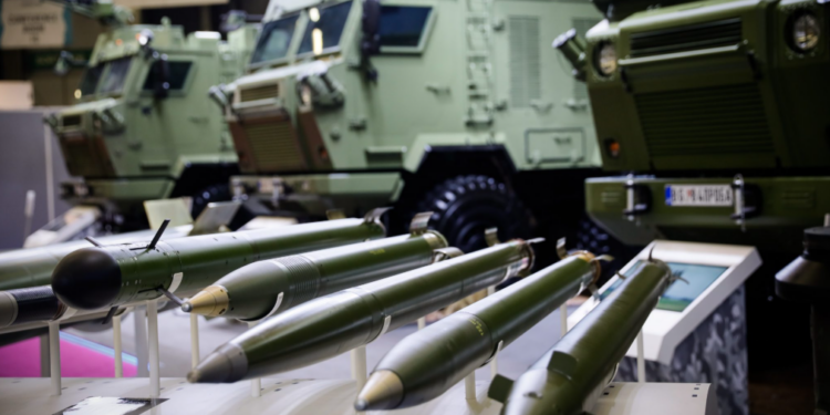 Societatea civilă cere ca înzestrarea Armatei Române să răspundă cerințelor războiului modern. Cât de oportune sunt achizițiile prin Programul SAFE