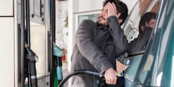 Explozia prețurilor reactivează „turismul pentru combustibil”