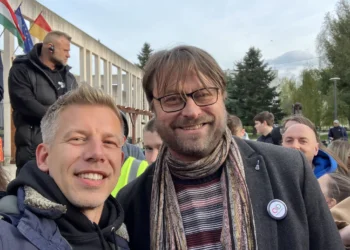 Peter Magyar (Tisza) și István Kátai (RMEP)