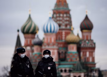 Marea Britanie se teme de o vulnerabilitate majoră de securitate: 14.000 de ruși au primit vize în Irlanda de la începutul războiului din Ucraina