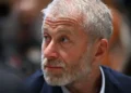 Oligarhul cu „inima bună”. Cum a ajuns Roman Abramovic, patronul lui Chelsea, mediator secret între Kiev și Kremlin