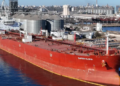 Nava „Safeen Elona” transporta țiței kazah pentru Petromidia. Ea nu apare pe lista de sancțiuni ale UE împotriva Rusiei. Ucraina a inclus-o în flota-fantomă a Moscovei